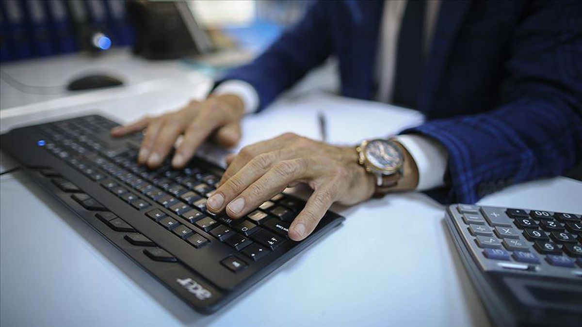 Bugün kamu kurumları çalışıyor mu? Resmi kurumlar tatil mi, çalışıyor mu? Bankalar açık mı?