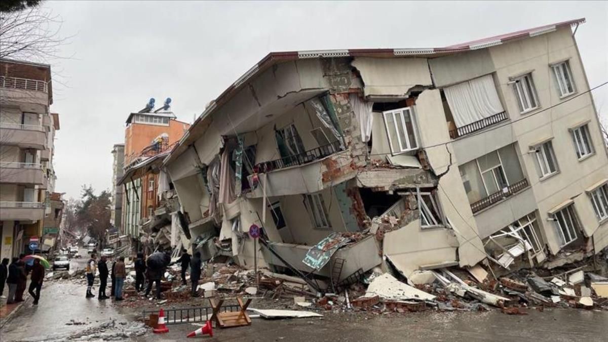 Deprem anında nerede durmalıyız? Deprem anında nereye saklanmalı, ne yapmalıyız? Depremden nasıl korunuruz?