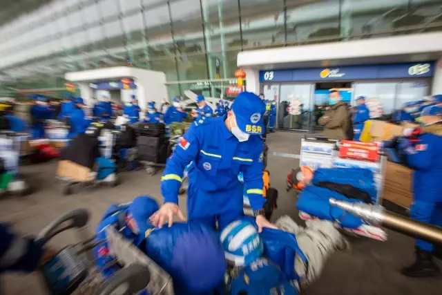 Çin'in Wuhan Kentinden Bir Kurtarma Ekibi Türkiye'ye Hareket Etti Çin'in Wuhan Kentinden Bir Kurtarma Ekibi Türkiye'ye Hareket Etti