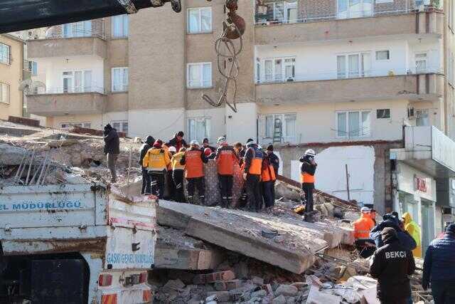 Depremde yerle bir olan 6 katlı Gölgeler Apartmanı'yla ilgili kan donduran iddia
