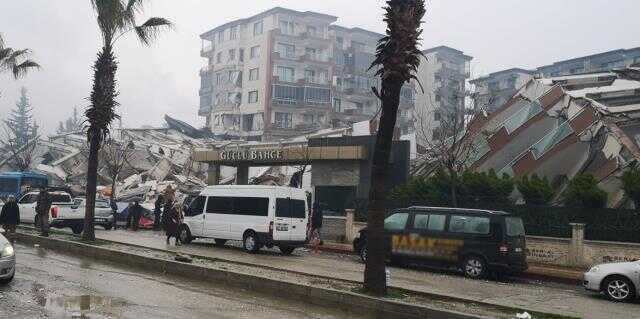 Hatay'da yıkılan 3 yıllık binanın müteahhidi konuştu: Her yer yıkıldı, benim binam mı mesele? Hatay'da yıkılan 3 yıllık binanın müteahhidi konuştu: Her yer yıkıldı, benim binam mı mesele?