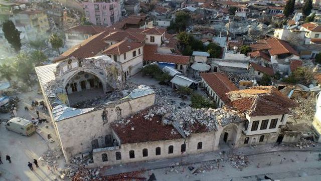 Antakya'daki 14 asırlık Habib-i Neccar Camisi depremde yıkıldı