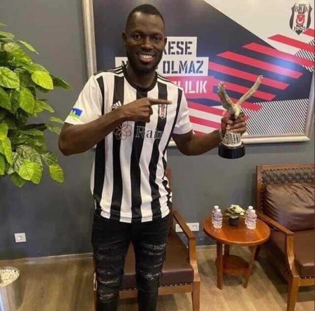 Beşiktaş, Gambiyalı futbolcu Omar Colley'i resmen kadrosuna kattı Beşiktaş, Gambiyalı futbolcu Omar Colley'i resmen kadrosuna kattı
