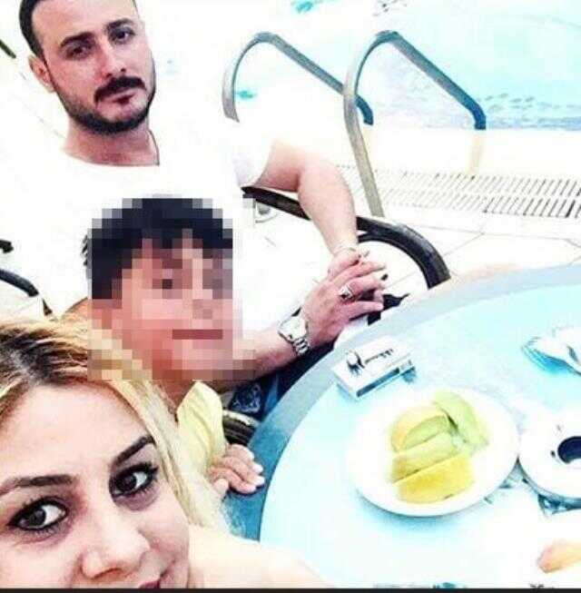 Bina çöktü 8-10 adım sonra kendini caddede buldu, kocası ve oğlunun kurtarılmasını bekliyor
