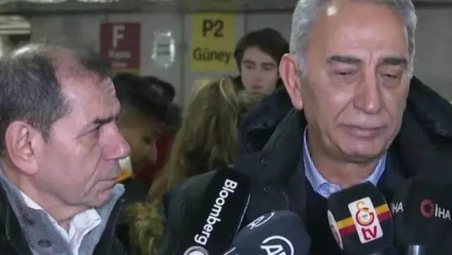 Yardım organizasyonuna katılan Adnan Polat, konuşması sırasında gözyaşlarını tutamadı Yardım organizasyonuna katılan Adnan Polat, konuşması sırasında gözyaşlarını tutamadı