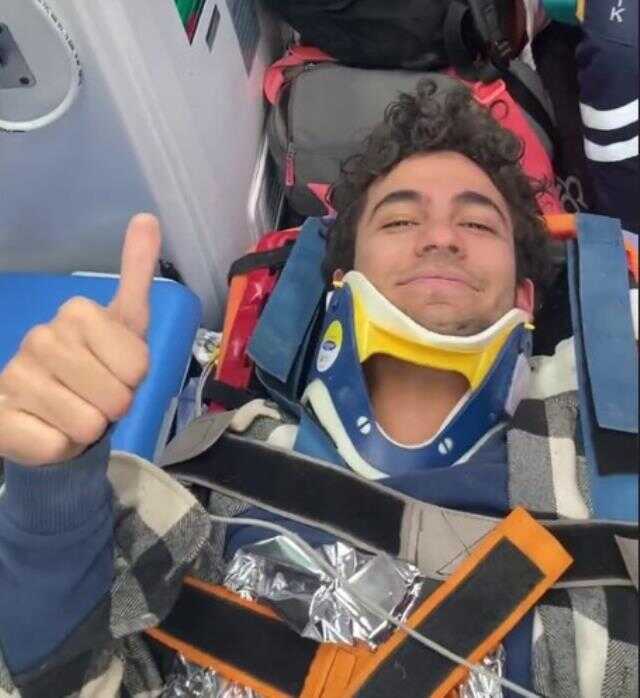 Günlerce enkazdan çıkarılmayı beklediler!