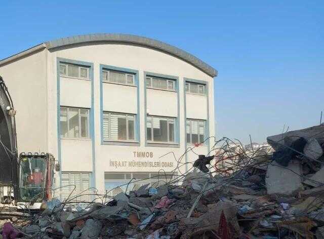 Kahramanmaraş merkezli iki deprem tüm binaları yıkarken İnşaat Mühendisleri Odası'na ait bina dimdik ayakta kaldı