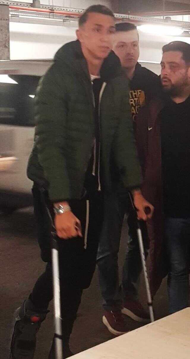 Koltuk değnekleriyle alana geldi! Fernando Muslera depremzedelere yardım çalışmalarına katıldı