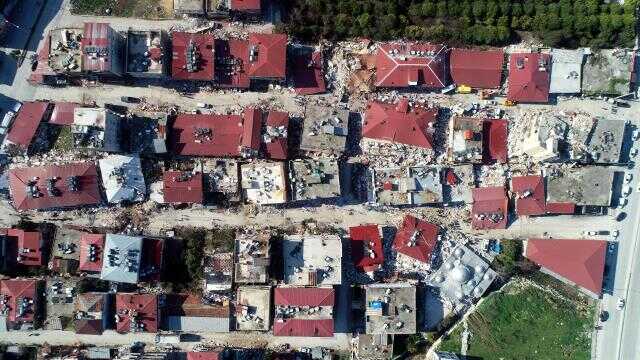 Ne bina, ne çeşme ya da cami! 18 bin nüfuslu mahallede sağlam yer kalmadı