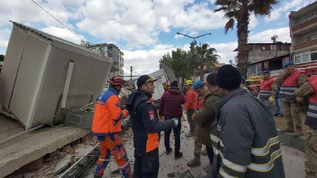 Osmaniye'de artçı deprem: 4 katlı bina yıkıldı