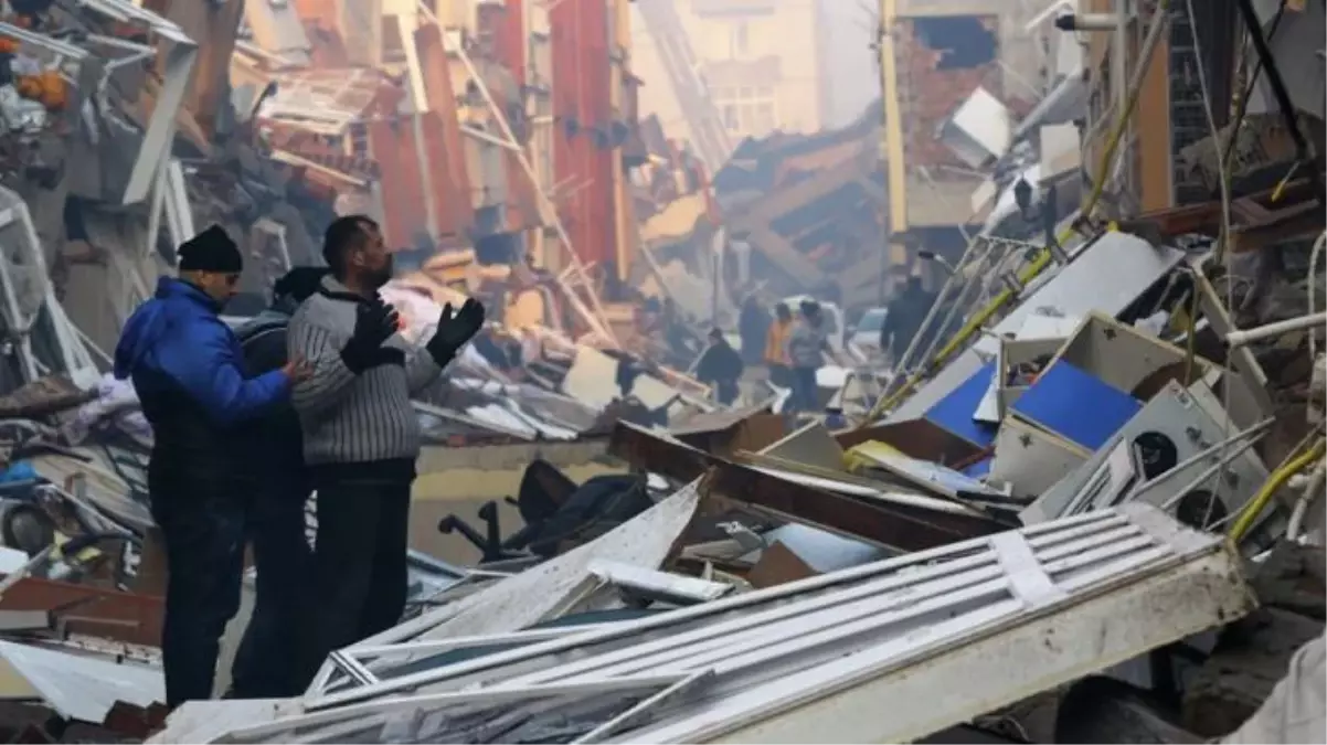 Son Dakika! 10 ili vuran depremde hayatını kaybedenlerin sayısı 17 bin 674'e yükseldi