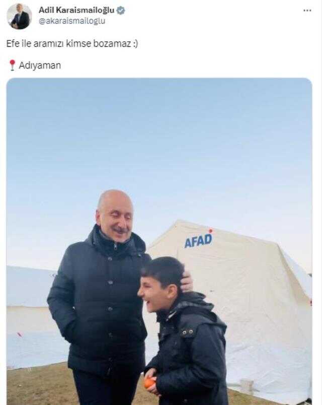 Depremzede çocukla görüntüleri gündem olan Bakan Karaismailoğlu'ndan eleştirilere fotoğraflı yanıt