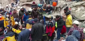 Gaziantep'de 106 saat sonra 3 kişi sağ olarak böyle çıkarıldı