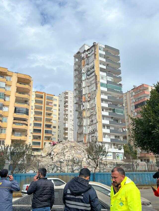 OĞUL, YARISI YIKILAN BİNANIN ENKAZINDA; RİSK NEDENİYLE 6 GÜNDÜR ÇALIŞMA YOK