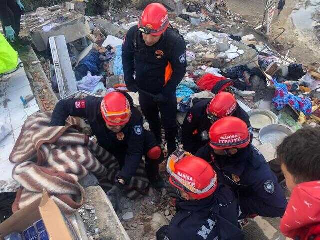 Acısını yüreğine gömdü görevinin başına döndü