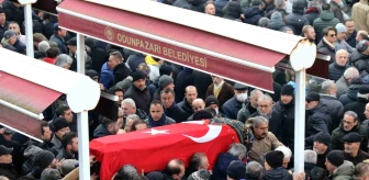 Depremde hayatını kaybeden genç icra müdürü Eskişehir'de toprağa verildi