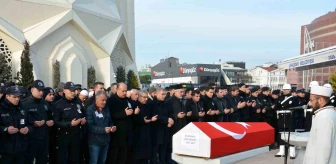 Depremde hayatını kaybeden polis memuru Sultanbeyli'de toprağa verildi