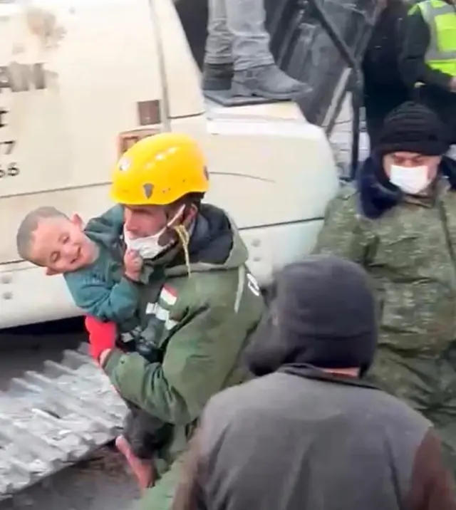 Depremin 159. saatinde 'umut' olan görüntüler! 2 yaşındaki Yavuz hayata böyle gülümsedi Depremin 159. saatinde 'umut' olan görüntüler! 2 yaşındaki Yavuz hayata böyle gülümsedi