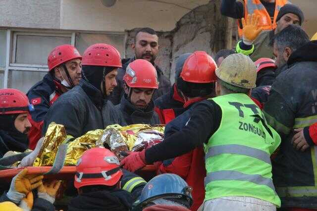 Son Dakika: Depremin 158. saatinde bir mucize daha! Hatay'da 63 yaşındaki Hafsa Dağcı, enkaz altından sağ kurtarıldı