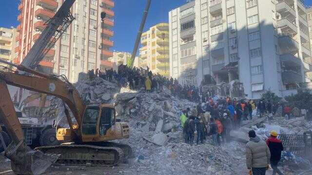 ADANA'DA 70 KİŞİNİN ÖLDÜĞÜ APARTMANIN MÜTEAHHİDİ, ADLİYEYE SEVK EDİLDİ