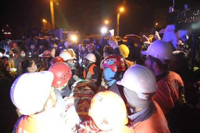 Depremde 160 saat geride kaldı! Mucize haberleri peş peşe geliyor