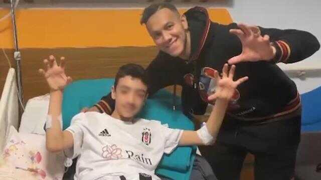 Josef de Souza, enkazdan kurtulan Arda'ya formasını verdi: Bir kız çocuğunu da evlat edinebilirim Josef de Souza, enkazdan kurtulan Arda'ya formasını verdi: Bir kız çocuğunu da evlat edinebilirim