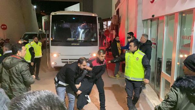 Hatay'da yağma ve cinsel taciz suçlamalarından yakalanan şüphelilere linç girişimi