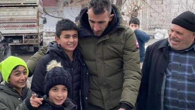 Memleketini yalnız bırakmadı! Fenerbahçe'nin eski yıldızından alkışlanacak hareket Memleketini yalnız bırakmadı! Fenerbahçe'nin eski yıldızından alkışlanacak hareket