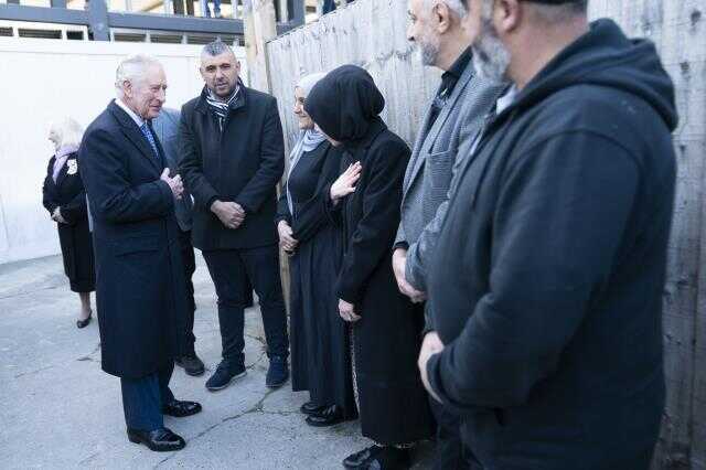 İngiltere Kralı Charles, Londra'da depremzedelere yardım çalışması yapan gönüllüleri ziyaret etti