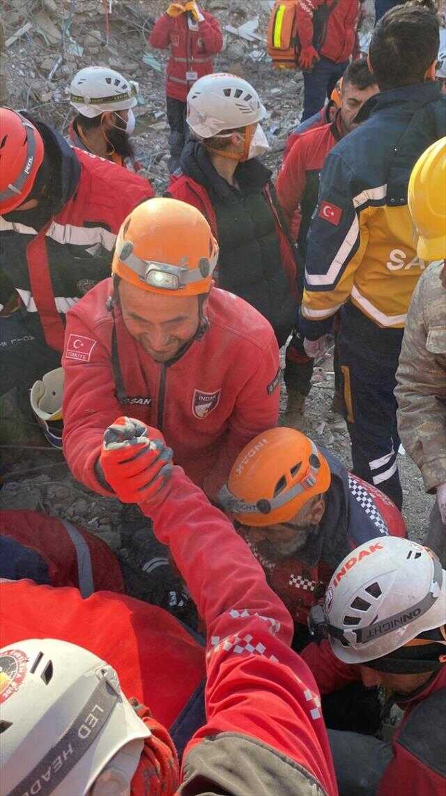 Kahramanmaraş'ta 222'nci saatte enkazdan sağ çıkarıldı