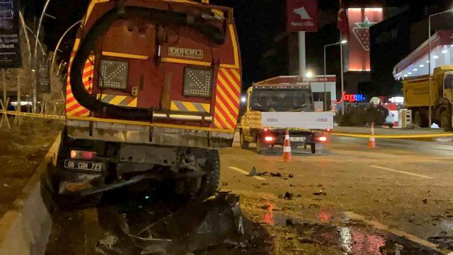 Sulama tankerine arkadan çarpan otomobilin sürücüsü hayatını kaybetti