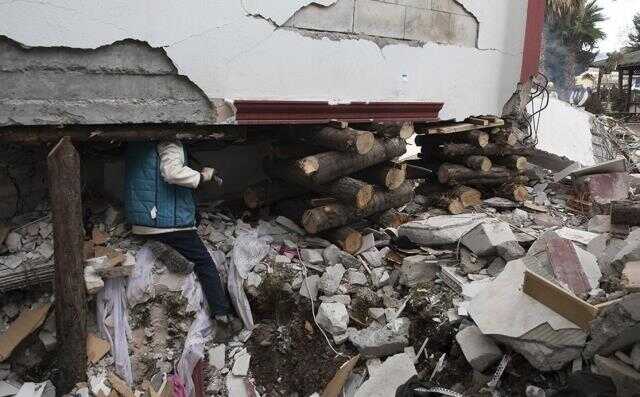 Depremin 11. gününde 248. saatte 17 yaşındaki kız, enkazdan madencilerin 'Domuz damı' yöntemiyle sağ çıkarıldı