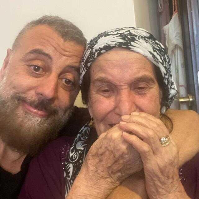 Hamdi Alkan'ın annesi hayatını kaybetti Hamdi Alkan'ın annesi hayatını kaybetti