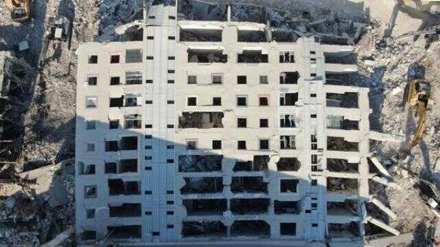 Rönesans Rezidans'la ilgili vahim iddia: Toplanma alanına çıkarılan yüzlerce kişi 2. depremde enkaz altında kaldı Rönesans Rezidans'la ilgili vahim iddia: Toplanma alanına çıkarılan yüzlerce kişi 2. depremde enkaz altında kaldı