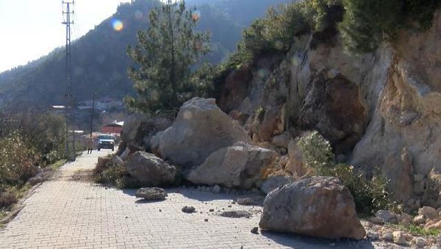 Kırıkhan'da deprem kayaları yuvarladı: Köydeki 49 kişi hayatını kaybetti
