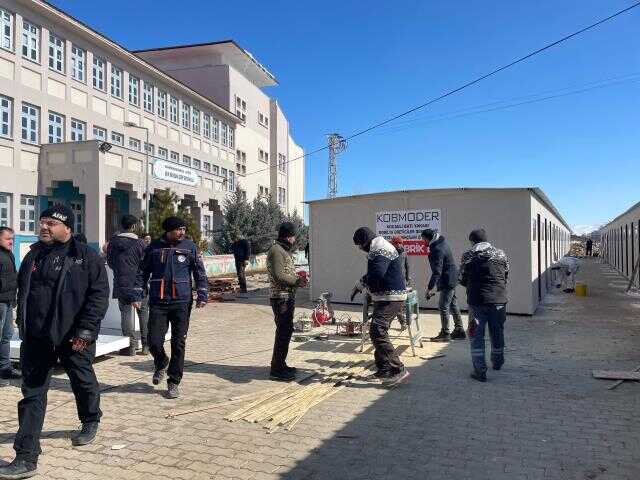 Kocaeli Batı Yakası Mobilya Üreticileri Derneği'nden deprem bölgesindeki konut sorununa hızlı ve ekonomik çözüm! 100 aileye yuva olacak Kocaeli Batı Yakası Mobilya Üreticileri Derneği'nden deprem bölgesindeki konut sorununa hızlı ve ekonomik çözüm! 100 aileye yuva olacak