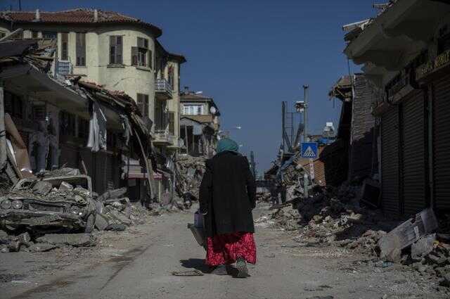 Son Dakika: Depremde hayatını kaybedenlerin sayısı 39 bin 672'ye yükseldi