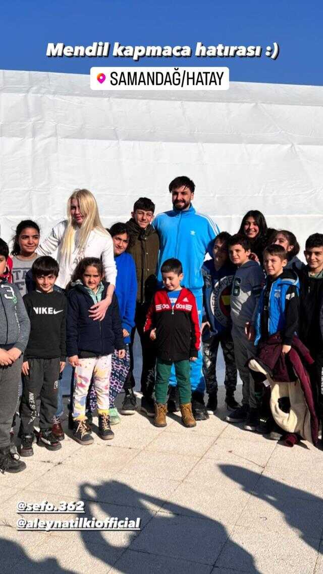 Çadır kentte gülümseten anlar! Sefo ve Aleyna Tilki, depremzede çocuklarla oyun oynayıp şarkı söyledi Çadır kentte gülümseten anlar! Sefo ve Aleyna Tilki, depremzede çocuklarla oyun oynayıp şarkı söyledi