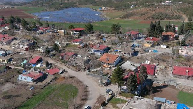 Fay hattı üzerindeki 55 haneli Kuyumcular Köyü'nde depremden sonra 3 ev kaldı