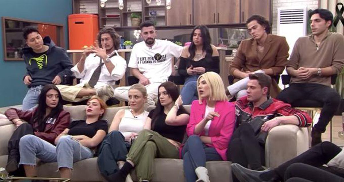 Kısmetse Olur 52. bölüm İZLE! Kısmetse Olur son bölüm ne oldu? Kısmetse Olur Aşkın Gücü yeni bölüm İZLE!