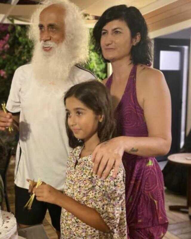 Depremzede çocuğa koruyucu aile olmak için başvuruda bulunan Suavi'nin talebi yaş engelinden dolayı reddedildi Depremzede çocuğa koruyucu aile olmak için başvuruda bulunan Suavi'nin talebi yaş engelinden dolayı reddedildi