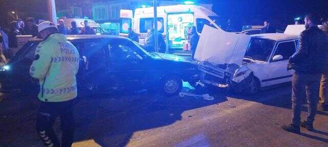 Fethiye'de iki otomobilin çarpıştığı kazada 10 kişi yaralandı