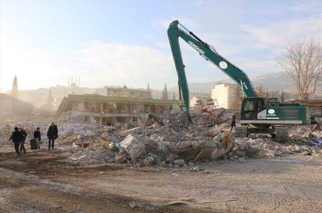 Son Dakika! Depremde hayatını kaybedenlerin sayısı 41 bin 156'ya yükseldi