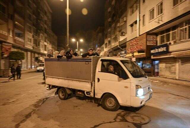 Son Dakika: Hatay'da 6.4 ve 5.8 büyüklüğünde iki büyük deprem! Yıkılan binalar var Son Dakika: Hatay'da 6.4 ve 5.8 büyüklüğünde iki büyük deprem! Yıkılan binalar var
