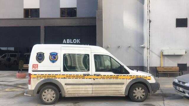 Emekli polis memuru tartıştığı yeğenini sırtından bıçaklayarak öldürdü
