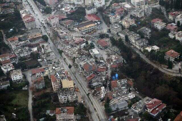 Hatay'da depremin yol açtığı yıkım havadan görüntülendi