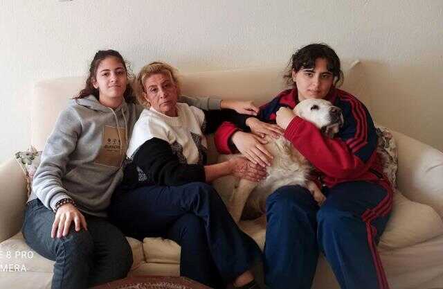 Köpekleri anne ve kızlarını enkaz altında kalmaktan böyle kurtarmış: Tırnaklarını bileğine geçirip yataktan düşürdü Köpekleri anne ve kızlarını enkaz altında kalmaktan böyle kurtarmış: Tırnaklarını bileğine geçirip yataktan düşürdü