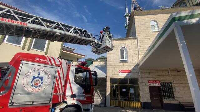 KUBBE ONARIMI SIRASINDA FENALAŞAN İNŞAAT İŞÇİSİNİ İTFAİYE İNDİRDİ