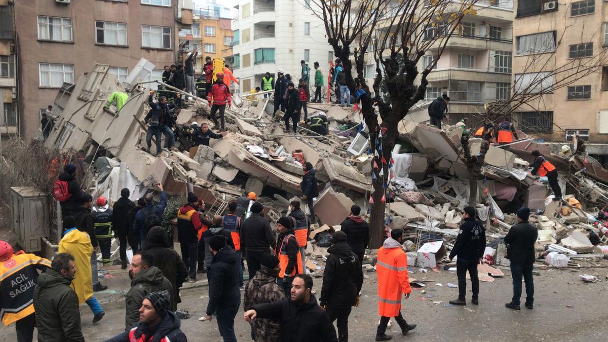 Arap levhası nedir? Arap levhası üzerde yer alan ülkeler hangi ülkeler? Türkiye hangi levha üzerinde yer alıyor?