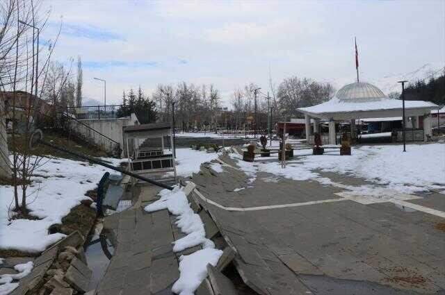 Depremde en büyük yer değiştirme Ekinözü'nde oldu